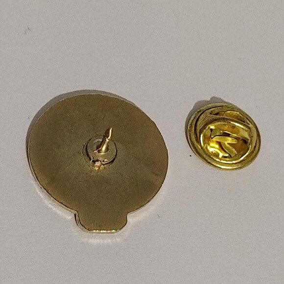 Girl Guides Canada Insignia Pin 3 - Picture 3 of 3